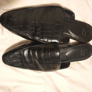 Crocodile skin (faux) Flats